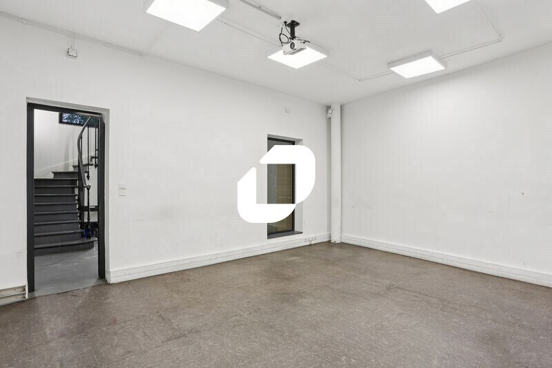 Office in Montrouge for lease - Building Photo - Image 3 of 13