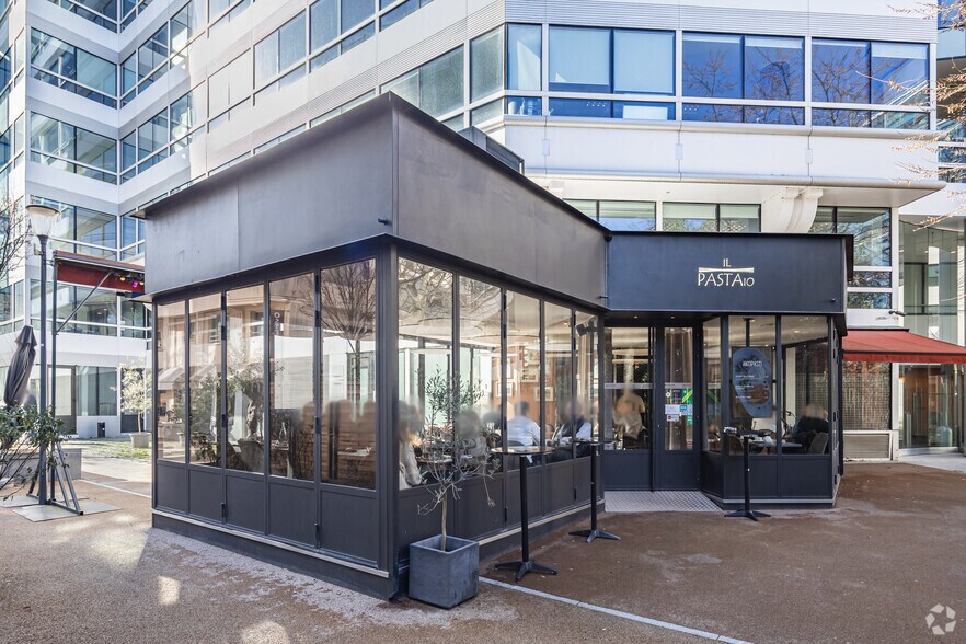 1-3 Rue Gaston Et René Caudron, Issy-les-Moulineaux for lease - Building Photo - Image 3 of 7