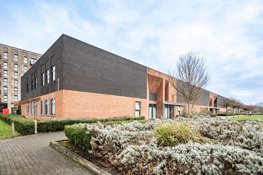 325 Ordsall Ln, Salford à louer - Photo du bâtiment - Image 3 de 35