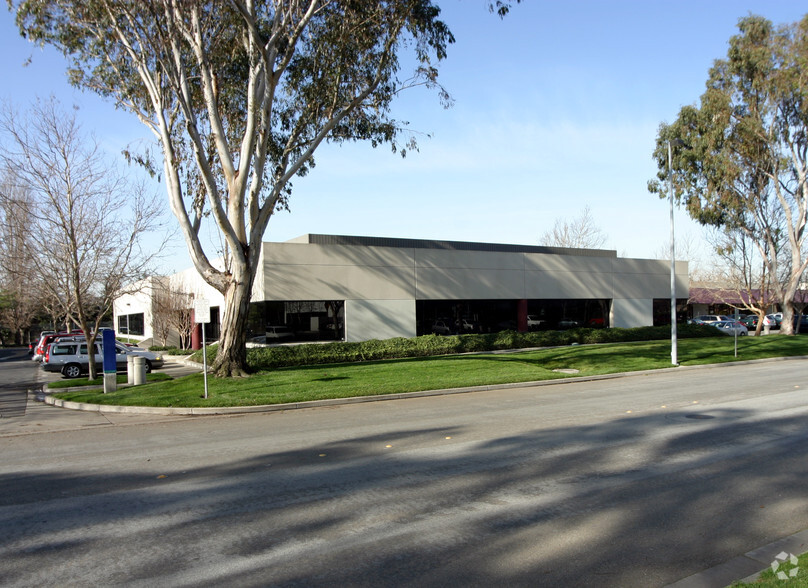 6670 Owens Dr, Pleasanton, CA for lease - Building Photo - Image 2 of 3