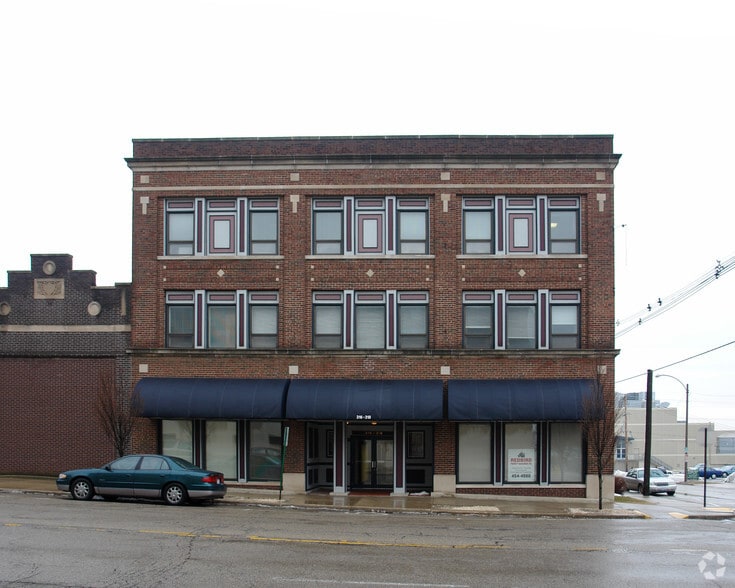 316-318 Washington St, Bloomington, IL for lease - Building Photo - Image 2 of 22