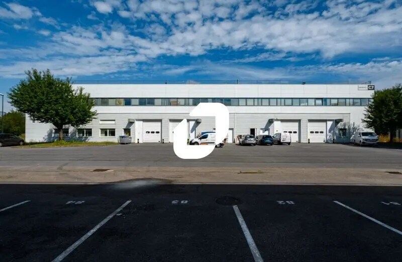 Flex in Cergy for lease Building Photo- Image 1 of 28