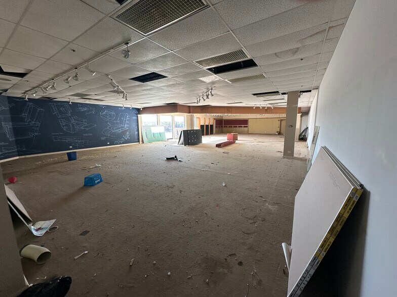 301-373 W Golf Rd, Schaumburg, IL à louer - Photo du bâtiment - Image 2 de 24