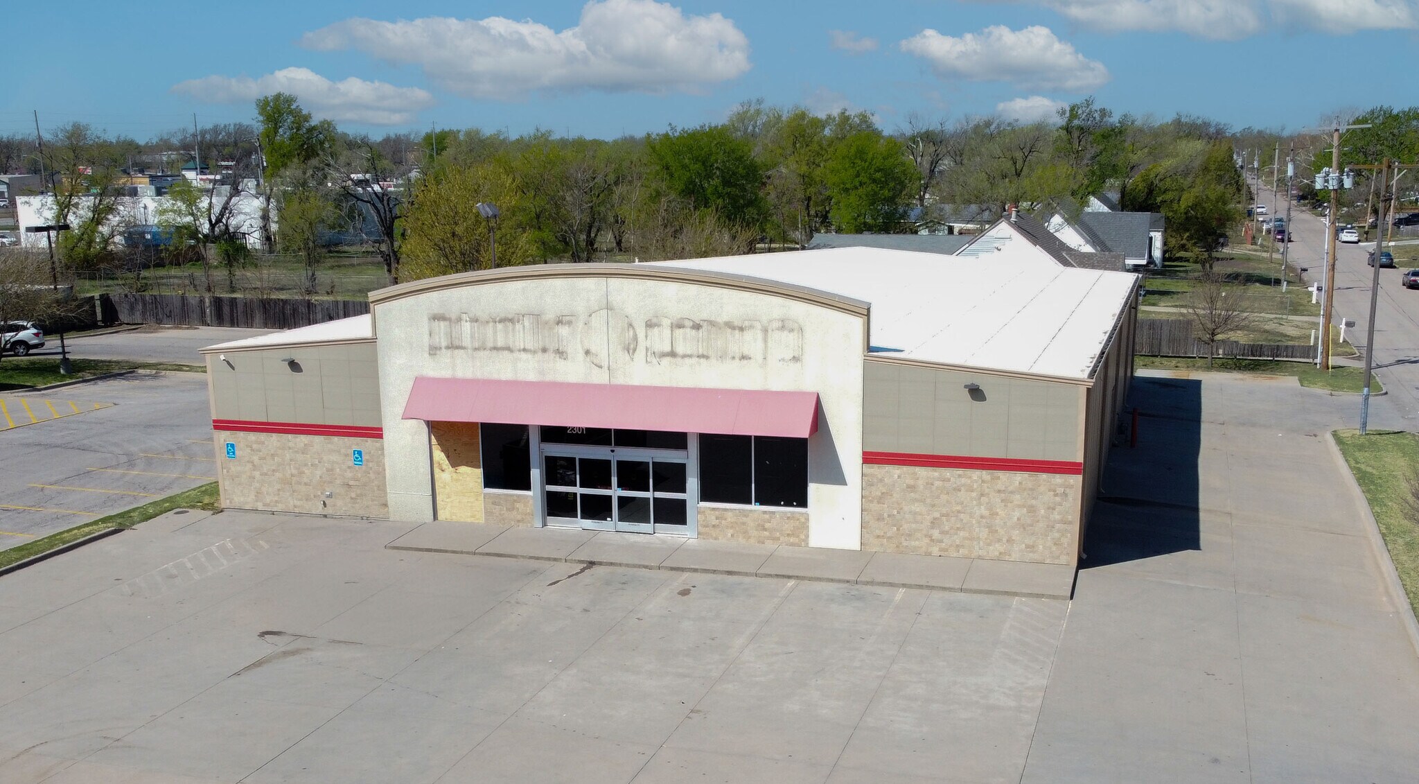 2301 S Seneca St, Wichita, KS à vendre Photo du bâtiment- Image 1 de 3