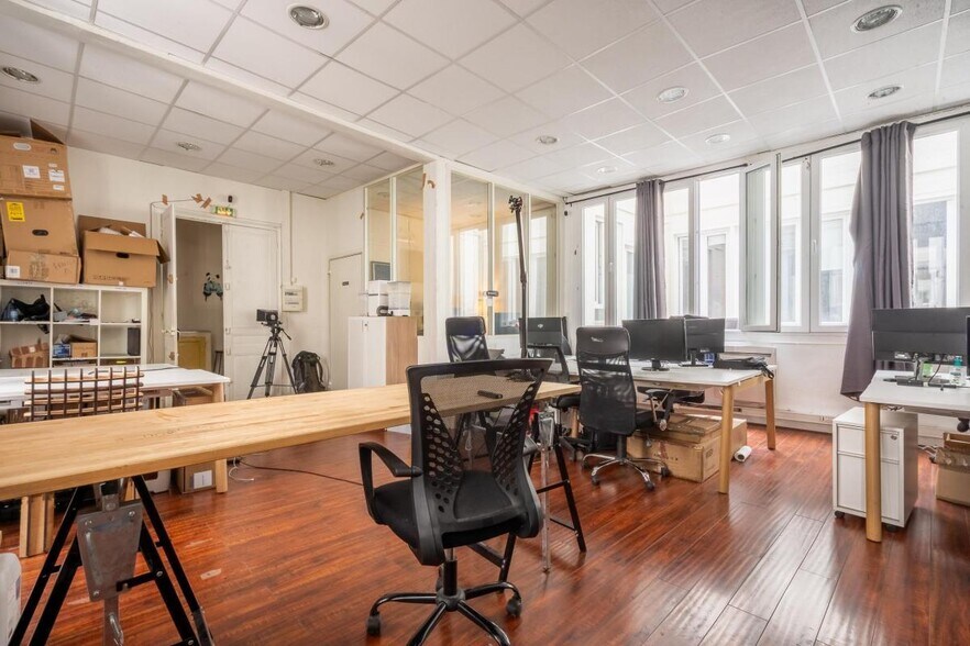 40 Rue Du Chateau D'Eau, Paris for lease - Building Photo - Image 2 of 10