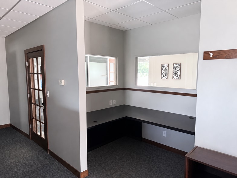 727 S Juliette Ave, Manhattan, KS for lease - Interior Photo - Image 3 of 9