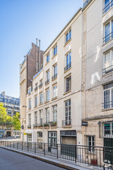 Immeuble residentiel dans Paris à vendre - Photo du bâtiment - Image 2 de 4