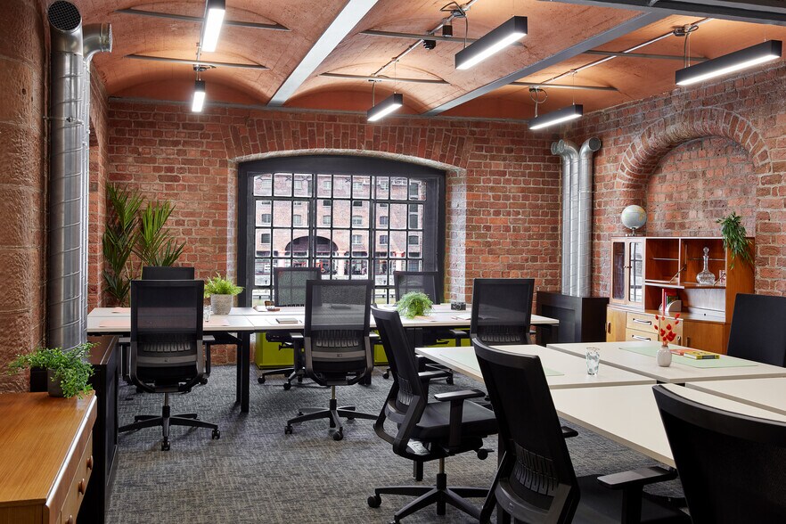 Albert Dock, Liverpool for lease - Interior Photo - Image 2 of 49