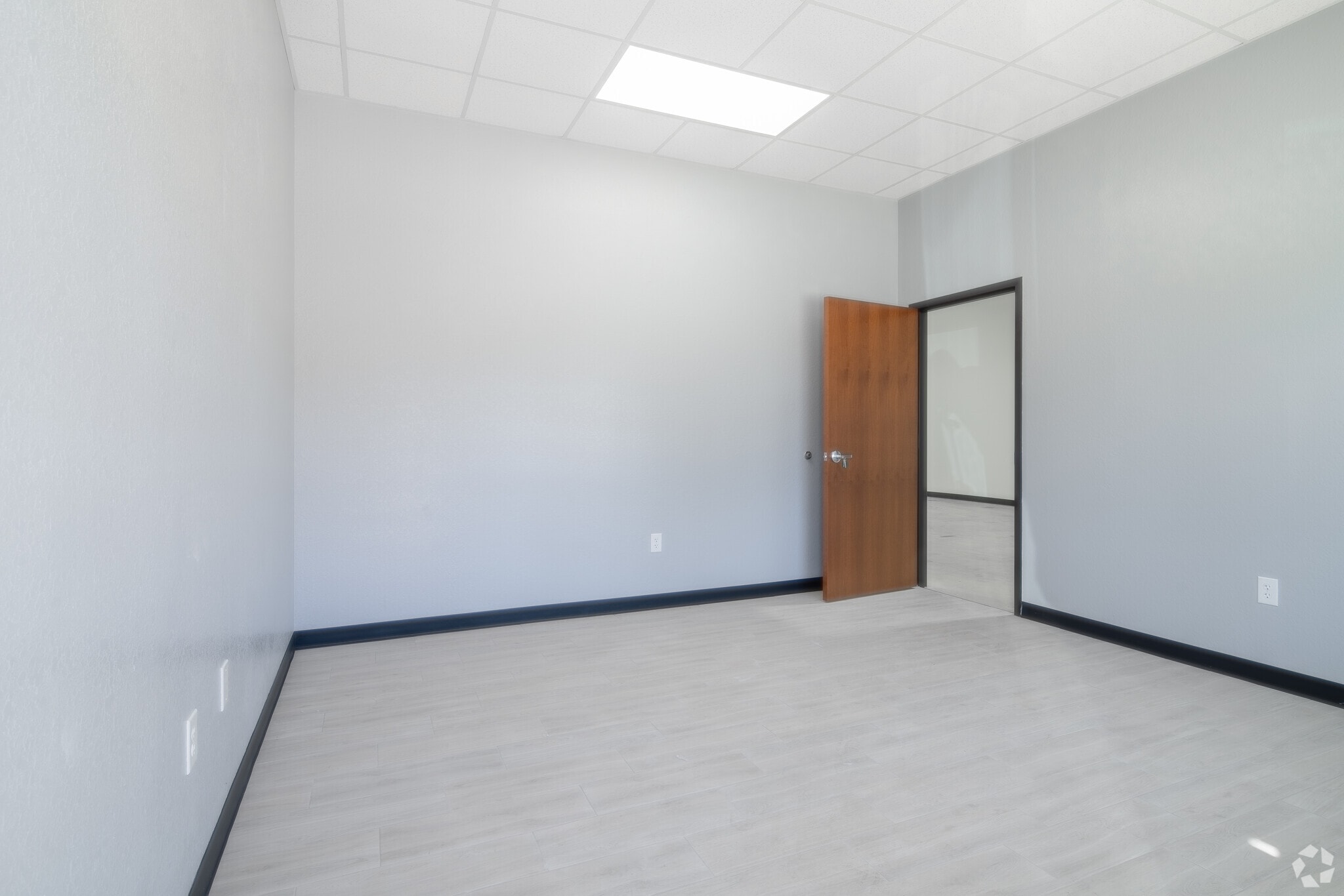 10927 Fredericksburg Rd, San Antonio, TX à louer Hall d’entrée- Image 1 de 5