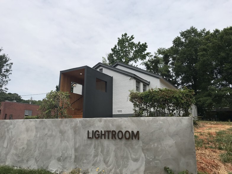 319 Aldridge Ave, Scottdale, GA à vendre - Photo du bâtiment - Image 3 de 24