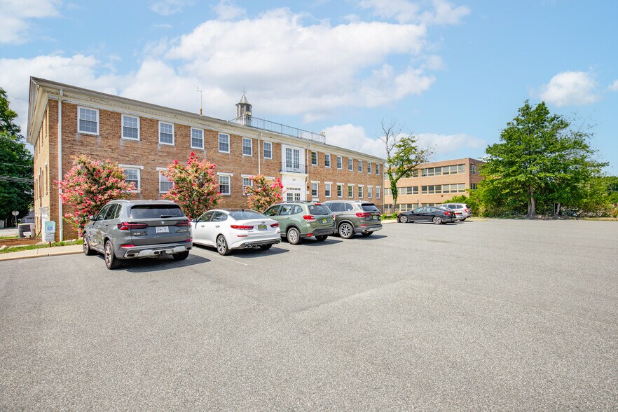 50 S Franklin Tpke, Ramsey, NJ à louer - Photo du bâtiment - Image 2 de 51