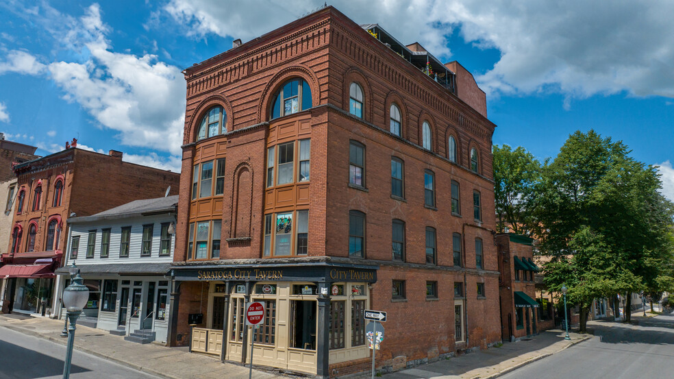 19-21 Caroline St, Saratoga Springs, NY à vendre - Photo du b timent - Image 1 de 18