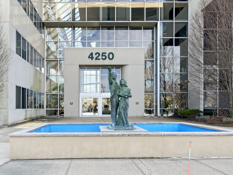 4250 Veterans Memorial Hwy, Holbrook, NY à louer - Photo du bâtiment - Image 3 de 10