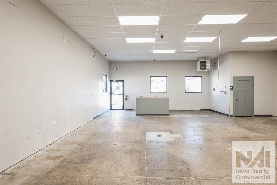 820 Robins Rd, Hiawatha, IA à louer - Photo du bâtiment - Image 3 de 7