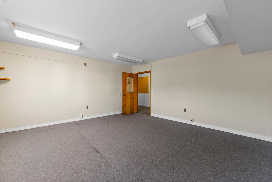 35 Orange Ave, Clifton, NJ à louer - Photo du bâtiment - Image 3 de 19