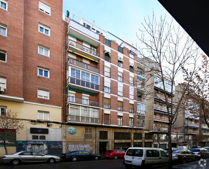 Calle Martín de Vargas, 3, Madrid, Madrid for sale - Building Photo - Image 2 of 4