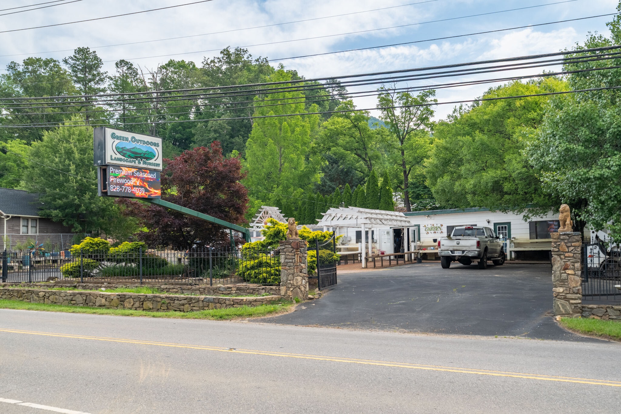 91 Weaverville Rd, Woodfin, NC à vendre Photo principale- Image 1 de 16