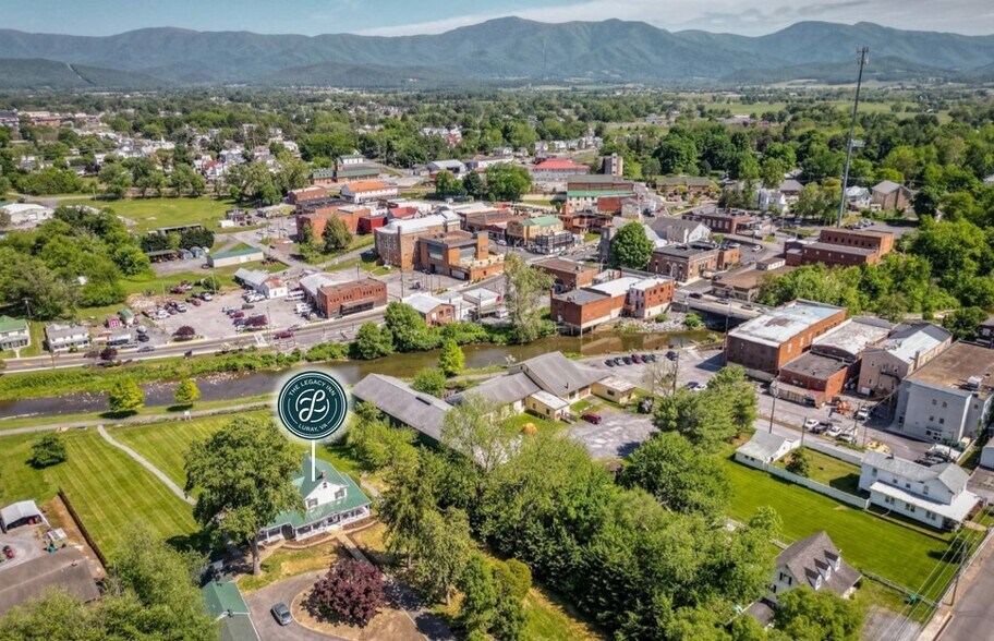 120 N Hawksbill St, Luray, VA à vendre - Aérien - Image 2 de 5