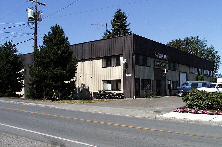 4201 Russell Rd, Mukilteo, WA à louer - Photo du bâtiment - Image 2 de 8
