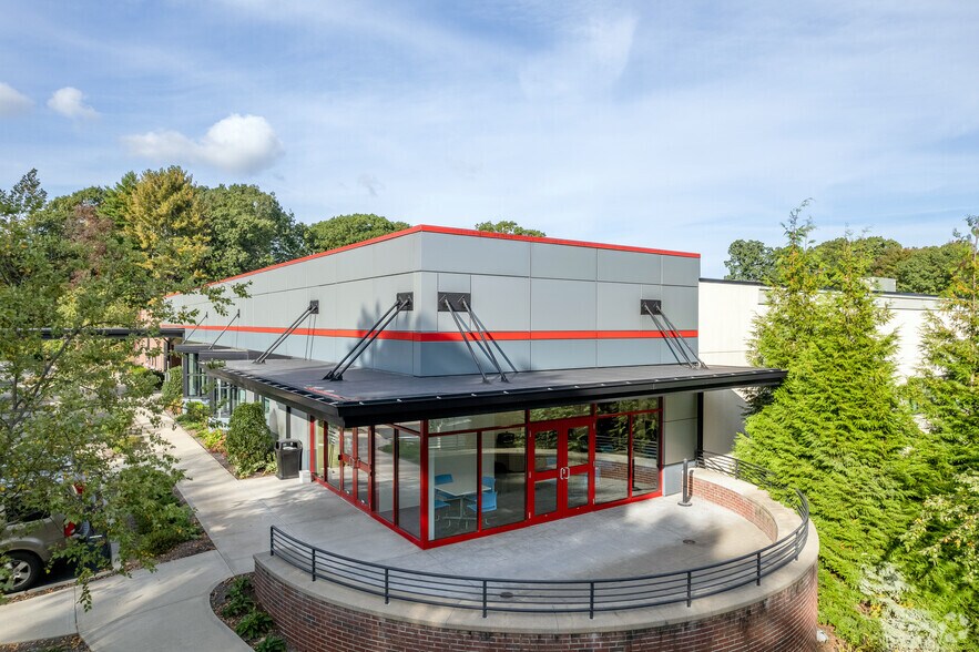 1598 S County Trl, East Greenwich, RI for lease - Building Photo - Image 3 of 7