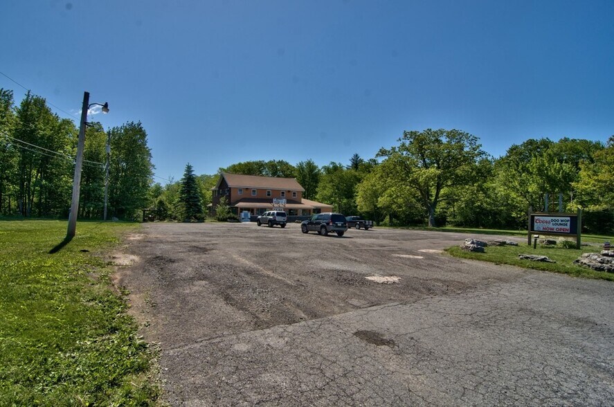 416 Sterling Rd, Tobyhanna, PA à vendre - Photo du bâtiment - Image 3 de 4