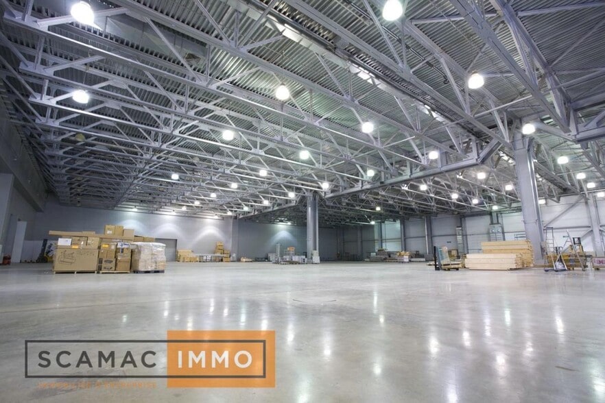 Industrial in Combs-la-Ville for lease - Building Photo - Image 1 of 10