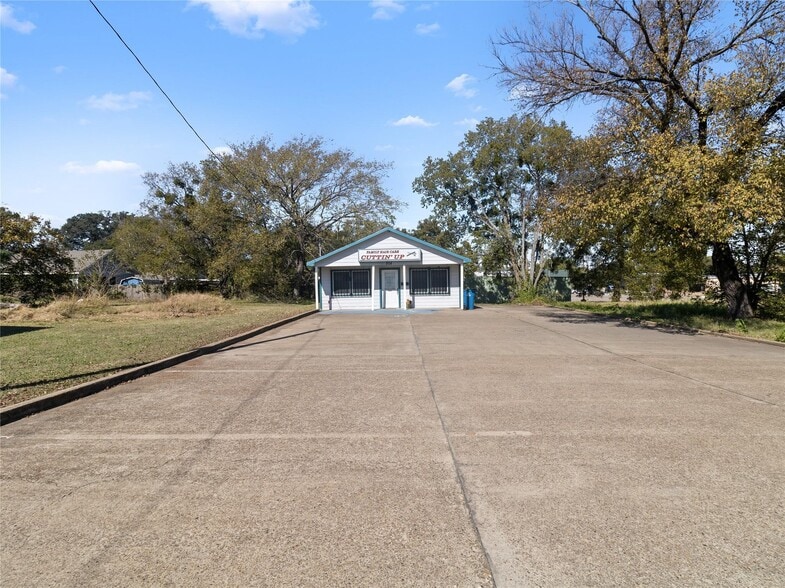 208 W 1st Ave, Corsicana, TX for sale - Building Photo - Image 2 of 17