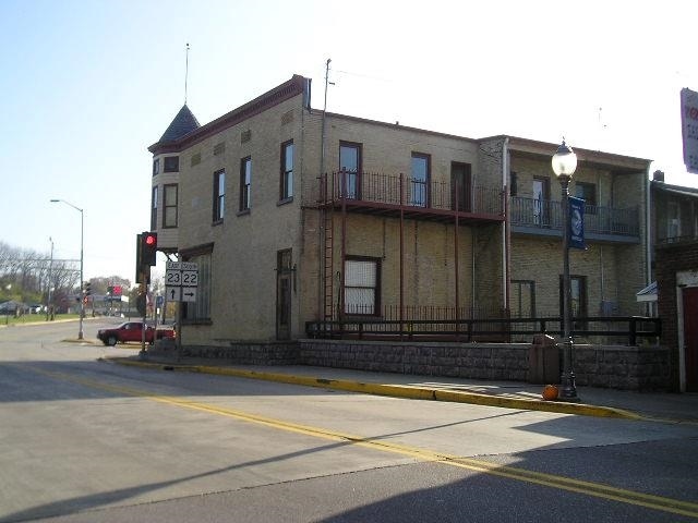 1 Main St, Montello, WI à vendre - Photo principale - Image 1 de 1