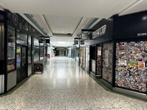 1-32 Quadrant Arcade, Romford for lease Interior Photo- Image 2 of 10