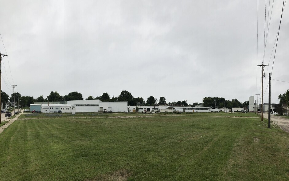 315 W Mill St, Beaver Dam, WI à vendre - Photo du bâtiment - Image 3 de 44