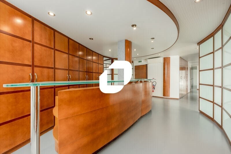5 Avenue Du Manet, Montigny-le-Bretonneux for lease - Interior Photo - Image 2 of 12