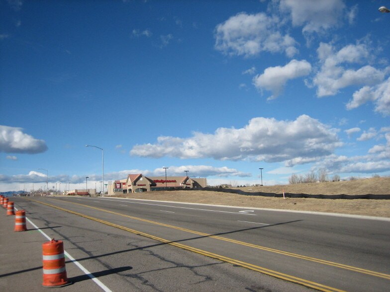 E 104th Ave, Thornton, CO à louer - Photo du bâtiment - Image 3 de 5