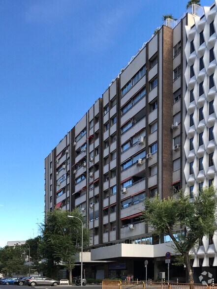 Calle de Francisco Gervás, 12, Madrid, Madrid à louer - Photo du bâtiment - Image 2 de 2