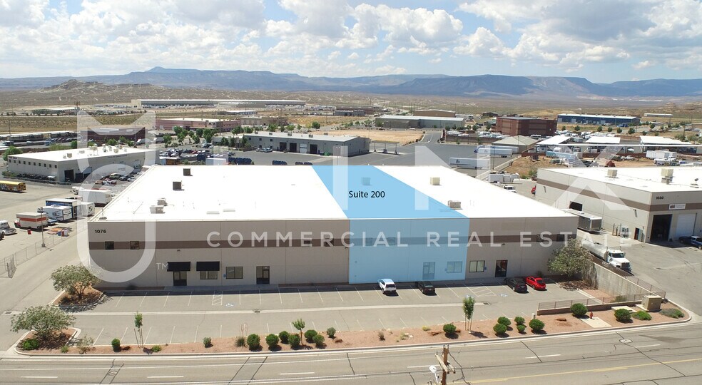 1076 E Commerce St, Saint George, UT à louer - Photo du bâtiment - Image 1 de 6