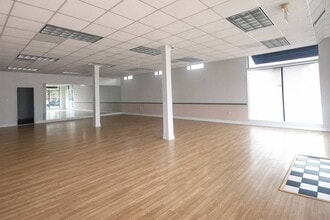 5200-5210 Bellaire Blvd, Bellaire, TX for lease Interior Photo- Image 2 of 6