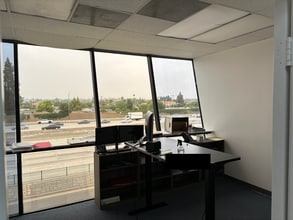 9660 Flair Dr, El Monte, CA à louer Photo intérieure- Image 1 de 15