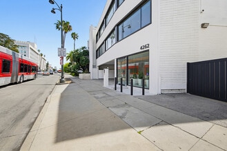 4262 Wilshire Blvd, Los Angeles, CA for lease Interior Photo- Image 2 of 22