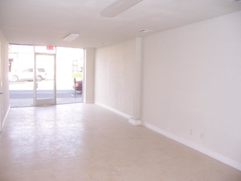 18546 Sherman Way, Reseda, CA à louer - Autre - Image 3 de 5