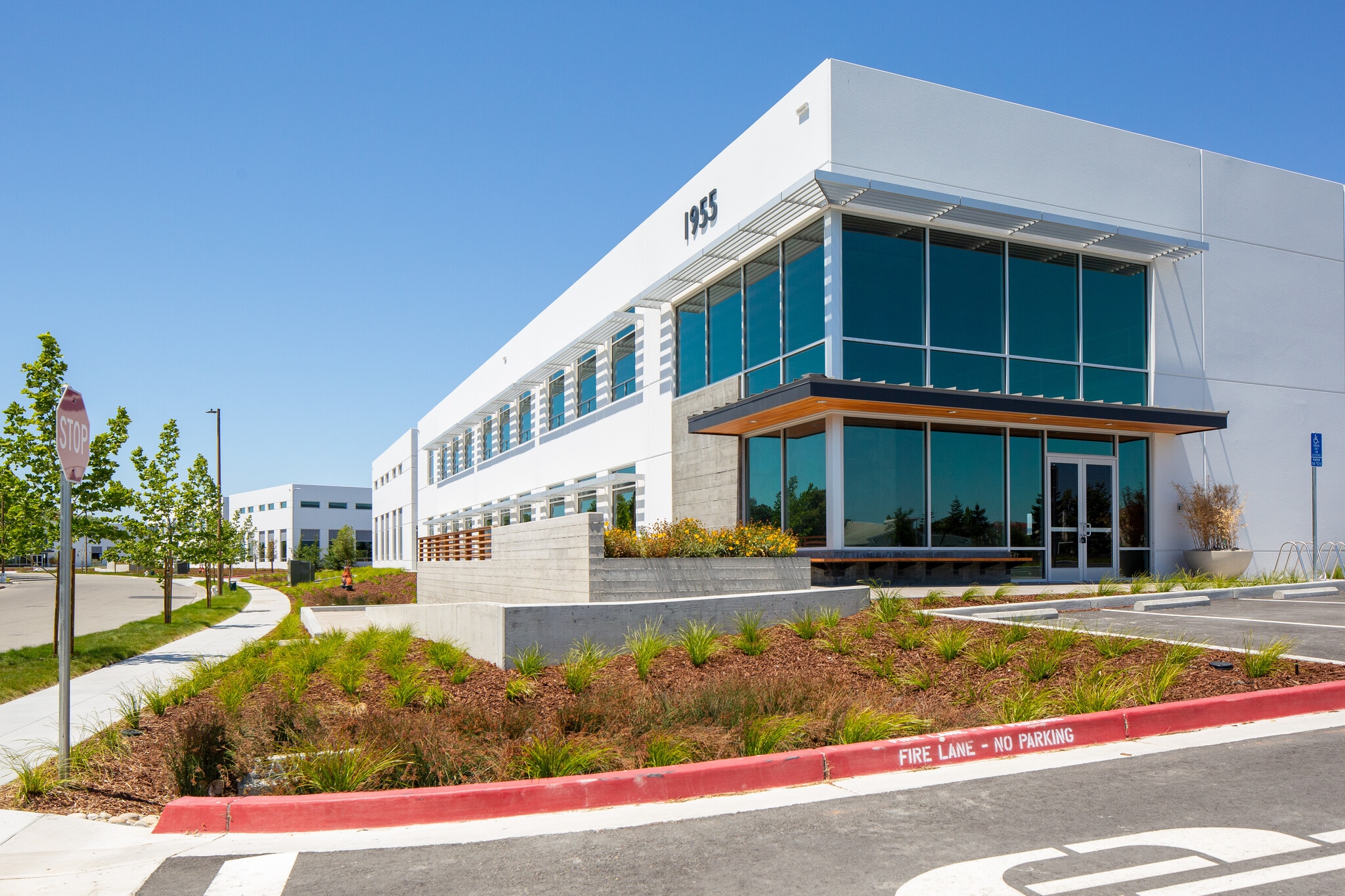 2115 North Loop Rd, Alameda, CA à louer Photo du bâtiment- Image 1 de 12