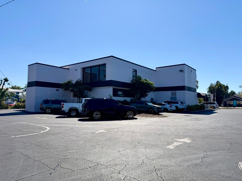 2424 W Manatee Ave, Bradenton, FL à louer - Photo du bâtiment - Image 2 de 3