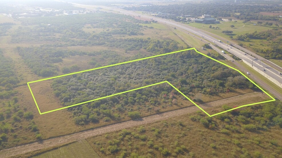 00 Zac Lentz, Victoria, TX for sale - Primary Photo - Image 1 of 7