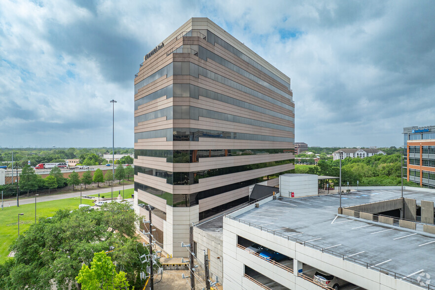 1 Sugar Creek Center Blvd, Sugar Land, TX à louer - Photo du bâtiment - Image 3 de 6