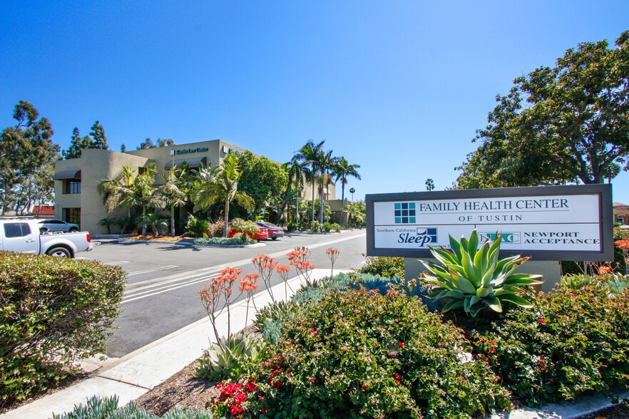 13522 Newport Ave, Tustin, CA for lease - Building Photo - Image 3 of 10