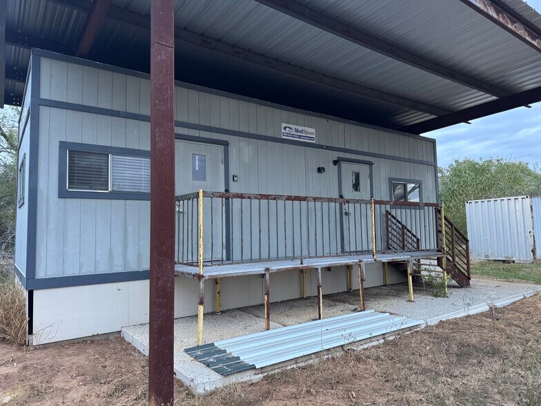 10543 Hwy 87, Adkins, TX à louer - Photo du bâtiment - Image 3 de 5
