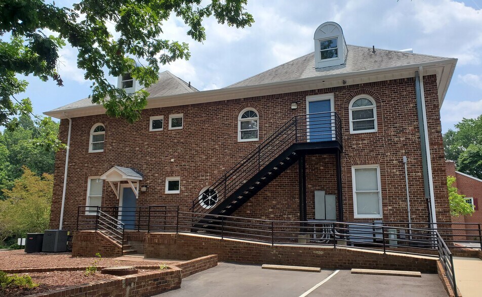 7412 Chapel Hill Rd, Raleigh, NC à louer - Photo du bâtiment - Image 3 de 13