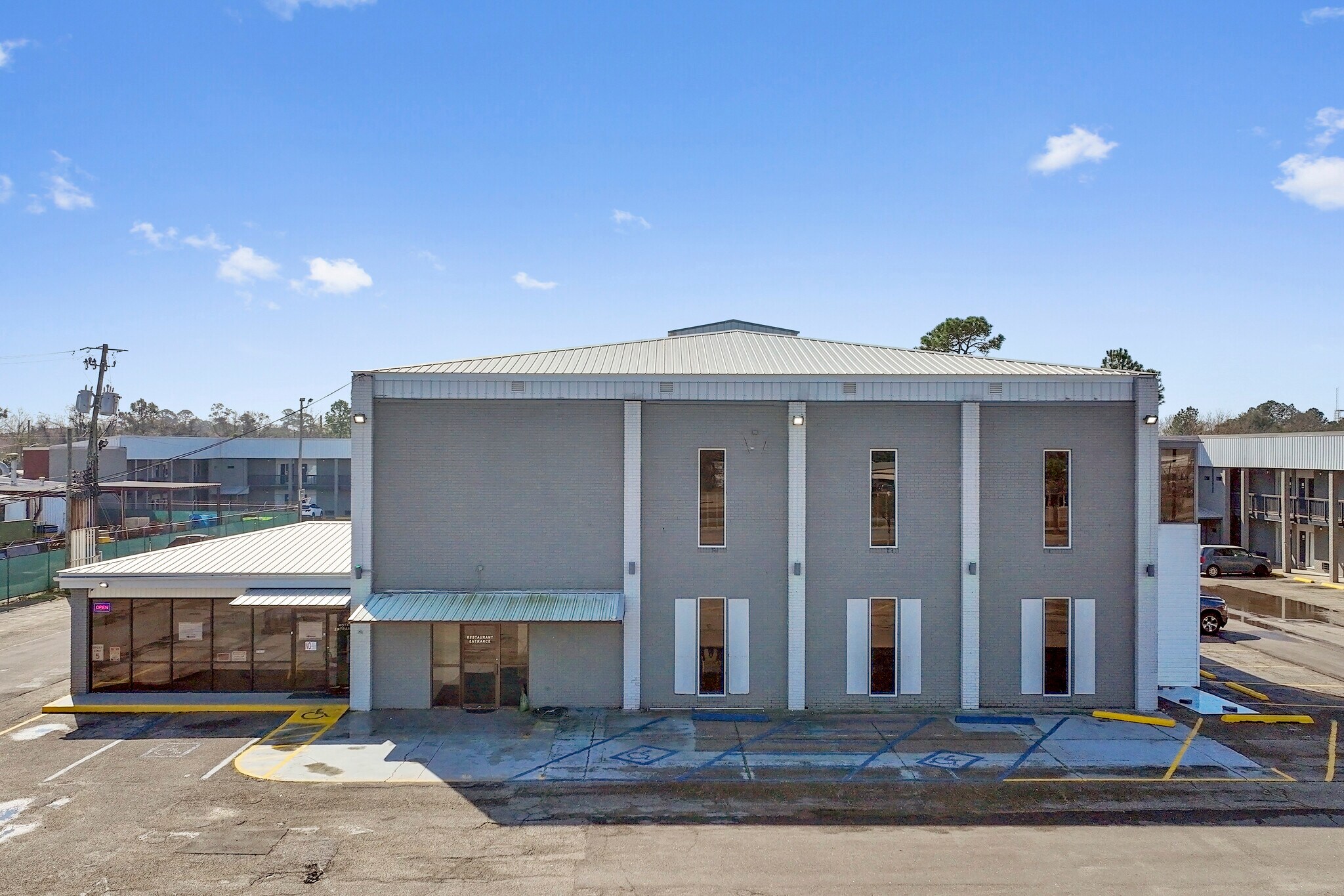 2102 Denny Ave, Pascagoula, MS à vendre Photo du bâtiment- Image 1 de 1