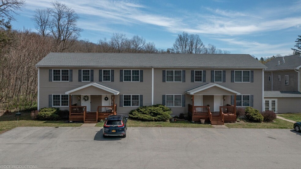 1-18 Willow Way, Rhinebeck, NY for sale - Building Photo - Image 1 of 24