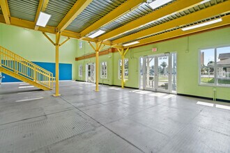 410 S Hopkins Ave, Titusville, FL à louer Photo intérieure- Image 2 de 16