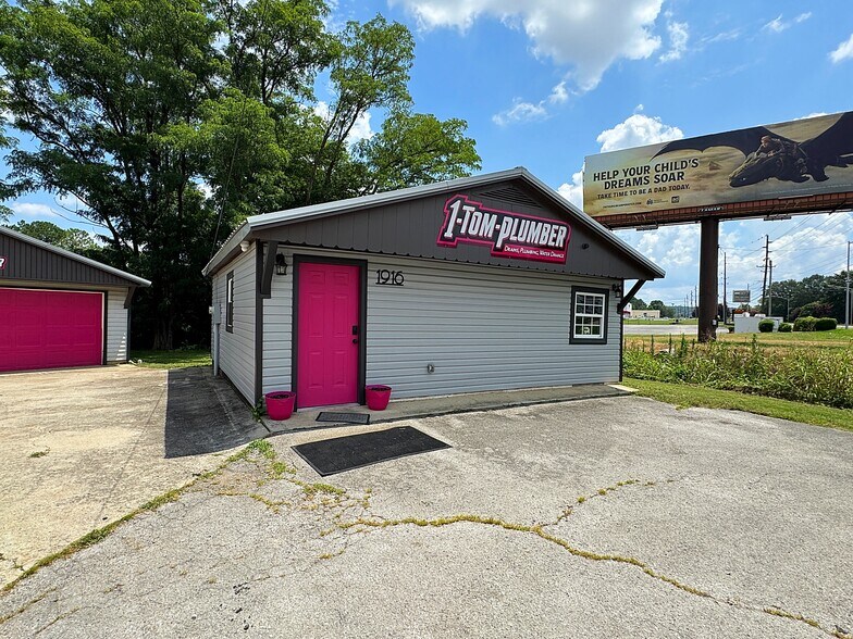 1916 Jordan Ln NW, Huntsville, AL à vendre - Photo du bâtiment - Image 2 de 43