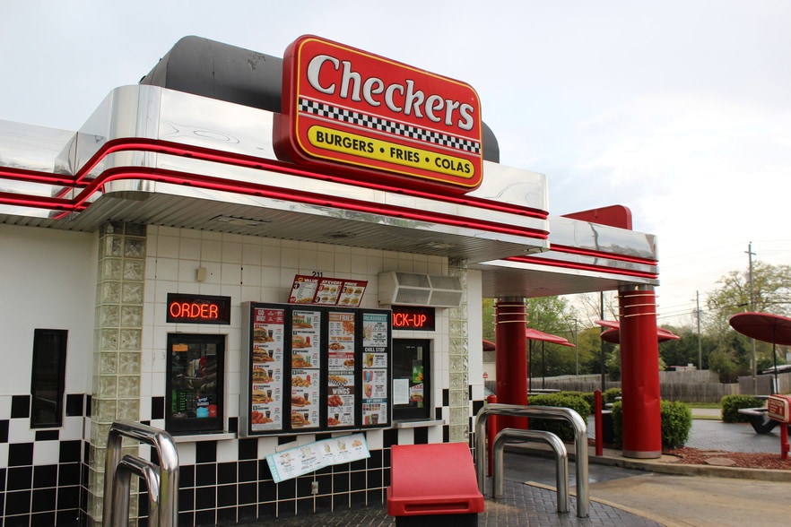 211 Vernon St, Lagrange, GA for sale - Building Photo - Image 3 of 13